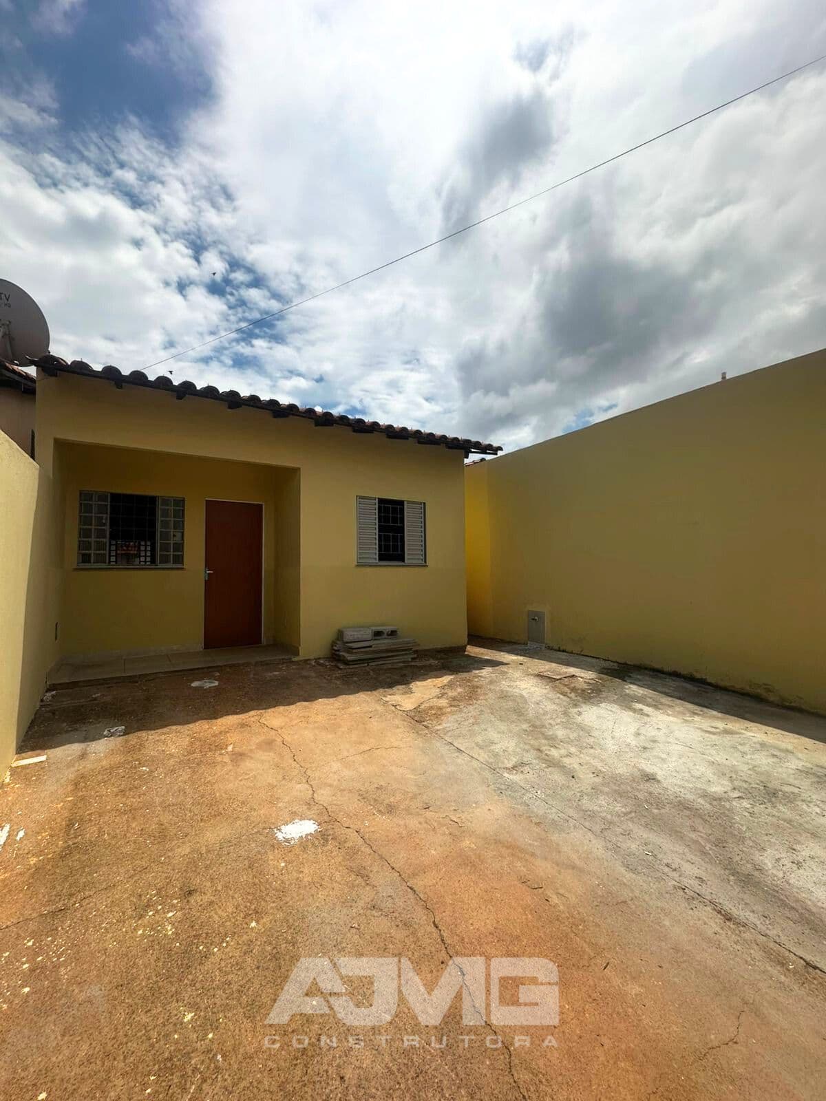 Casa com 2 quartos, garagem e quintal - Foto 3