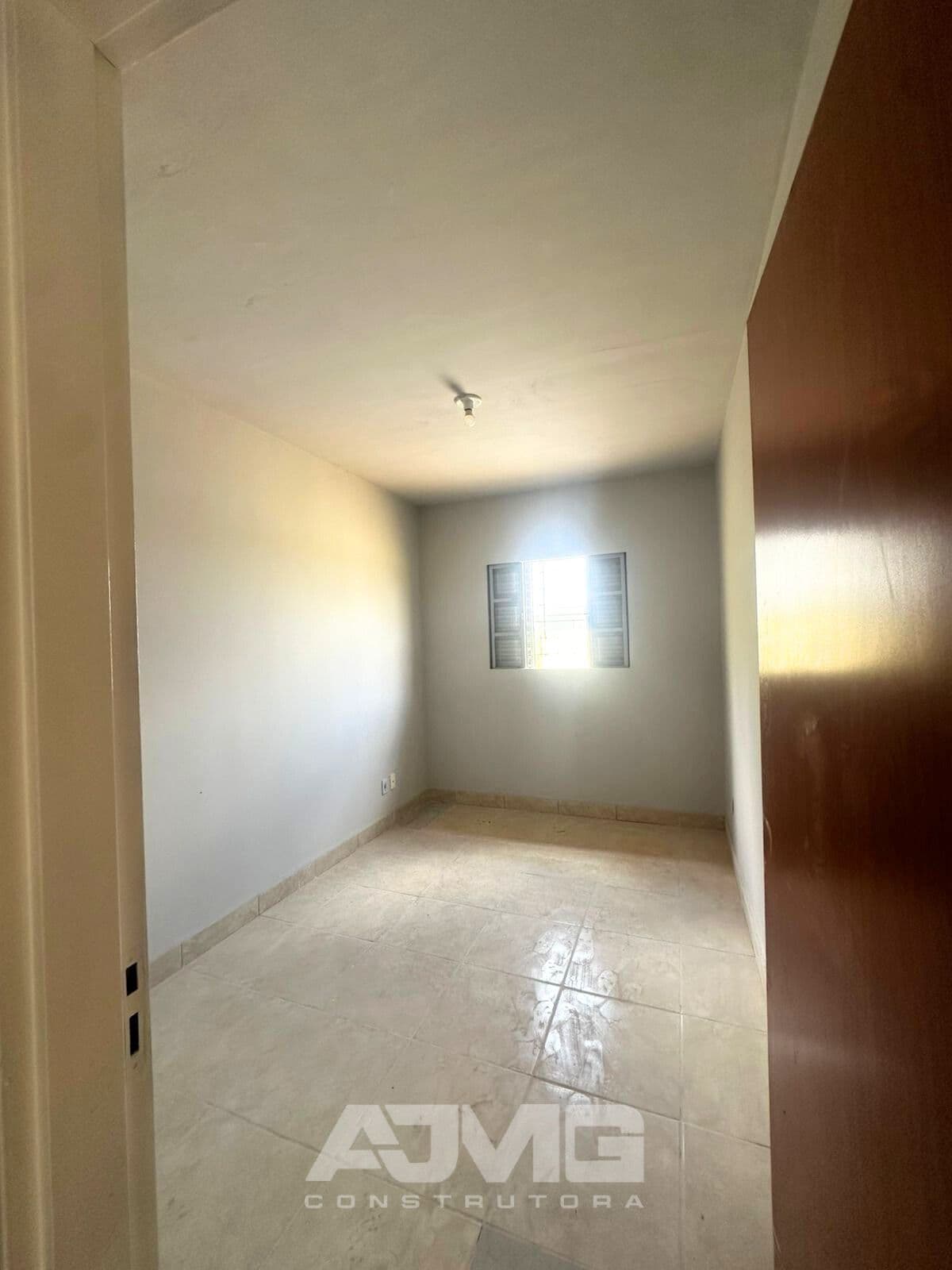 Casa com 2 quartos, garagem e quintal - Foto 7