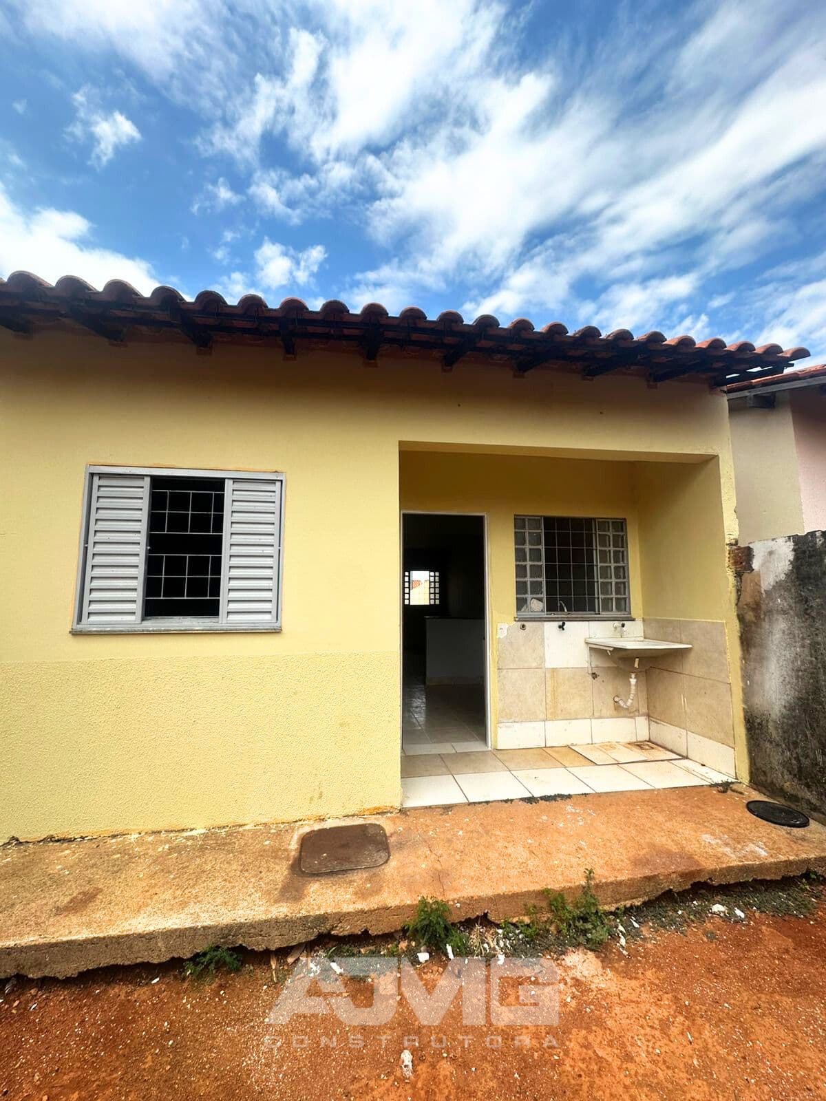 Casa com 2 quartos, garagem e quintal - Foto 9