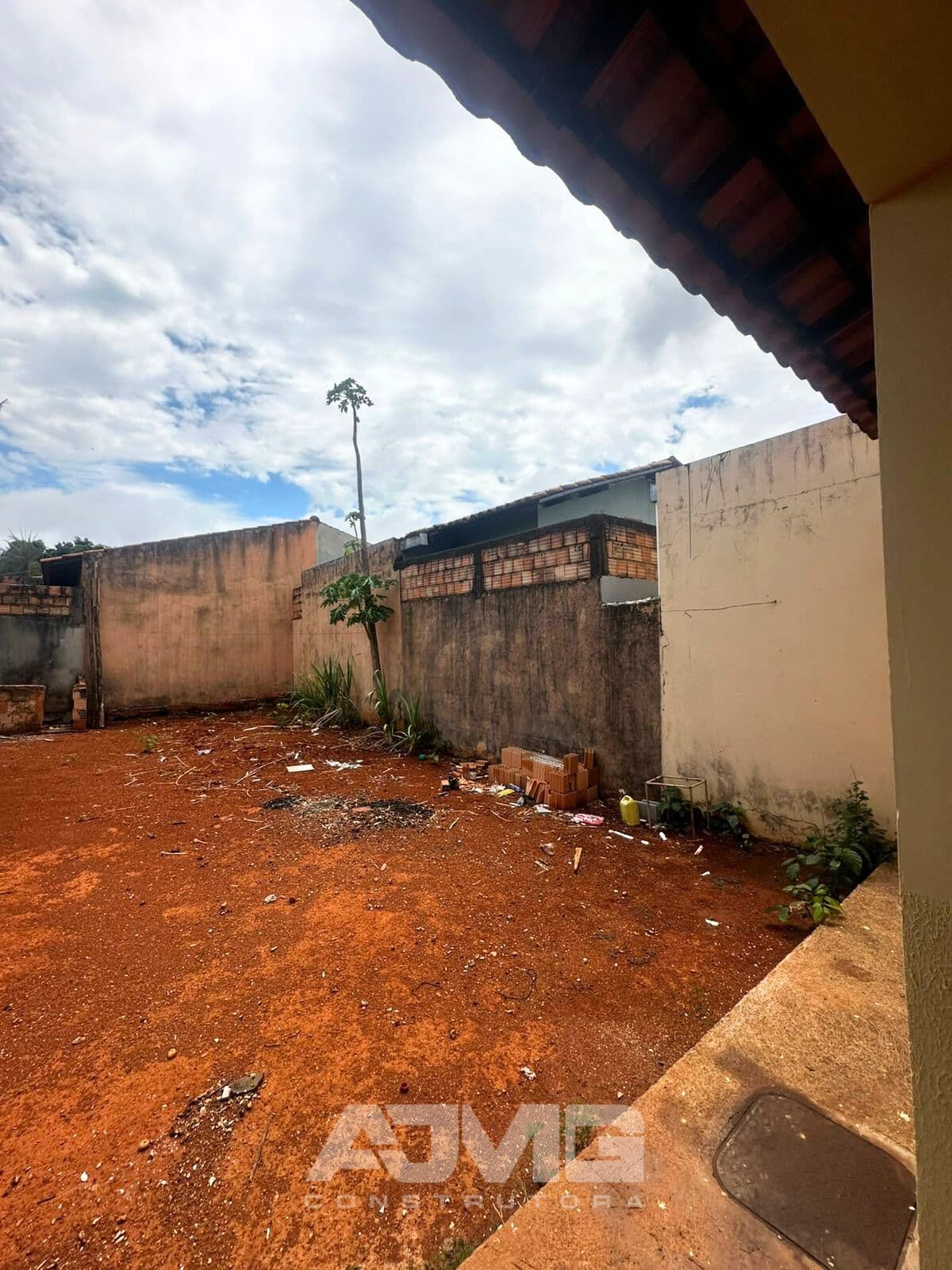 Casa com 2 quartos, garagem e quintal - Foto 10