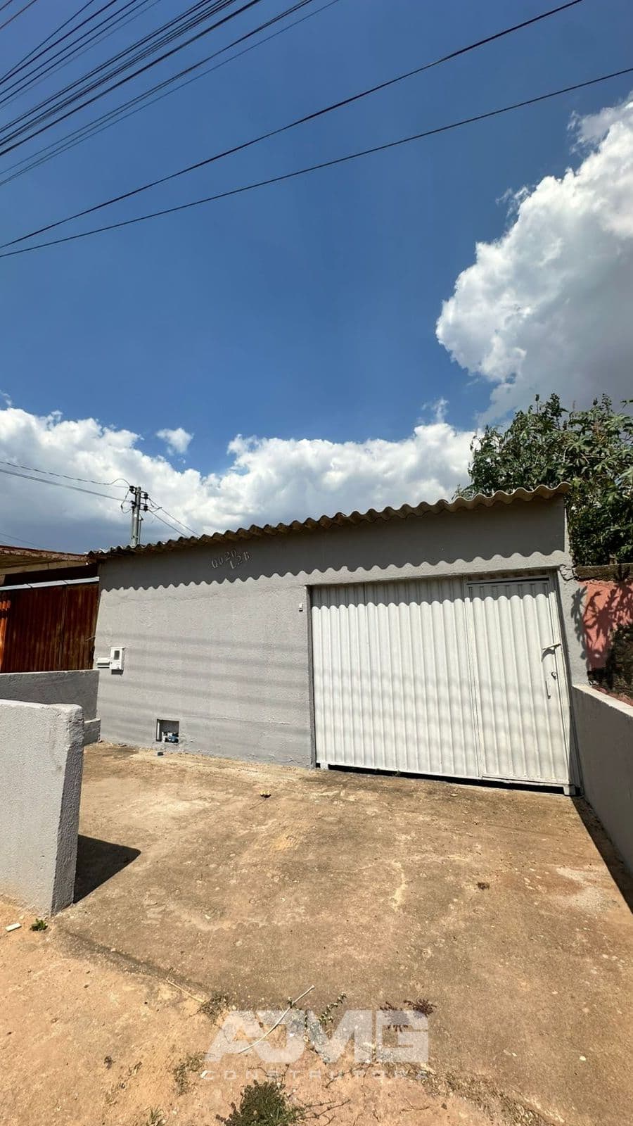 Casa com 3 Quartos e Quintal com Churrasqueira