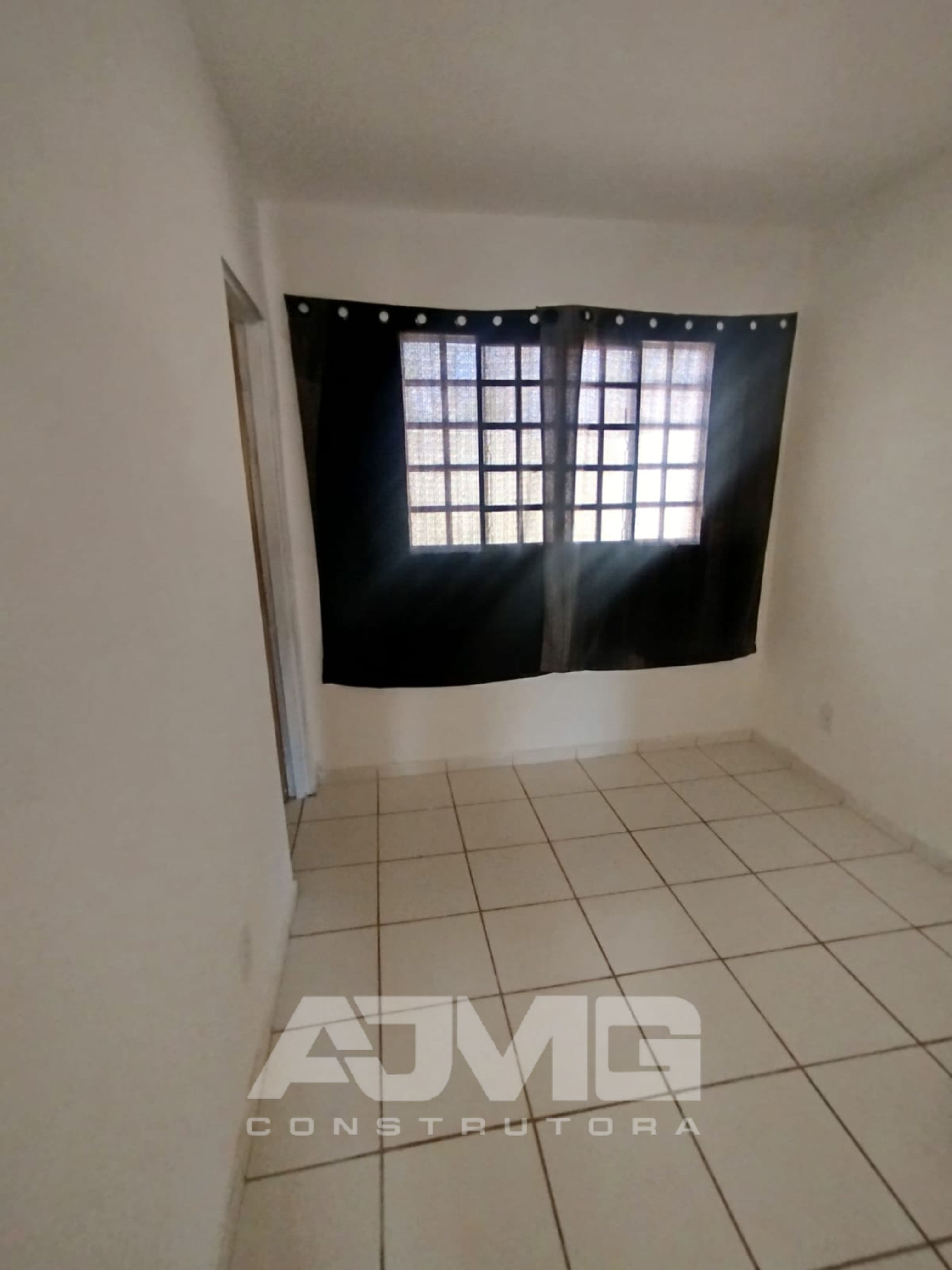 Casa com grande garagem e quintal em Luziânia - Foto 3