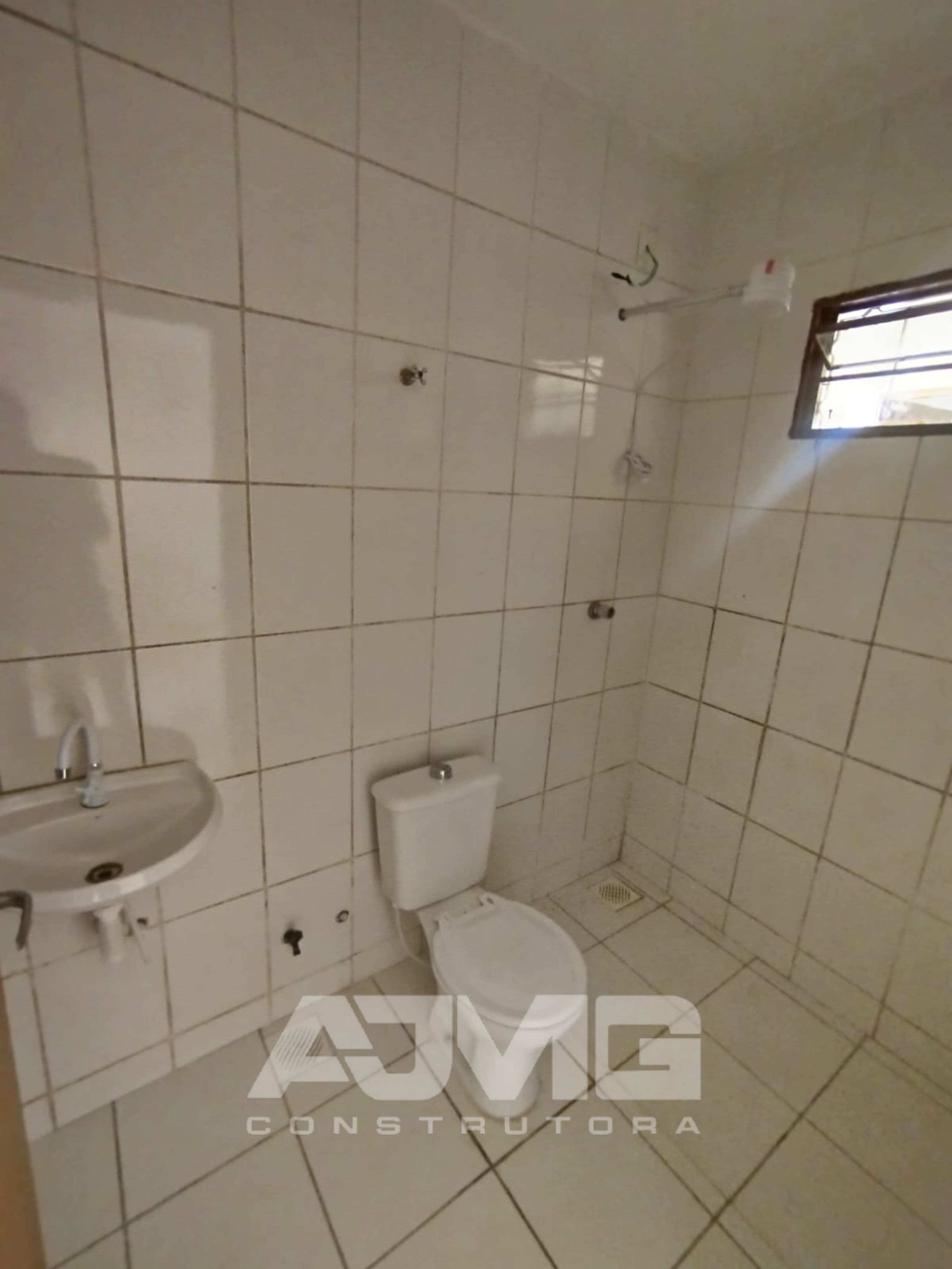 Casa com grande garagem e quintal em Luziânia - Foto 5