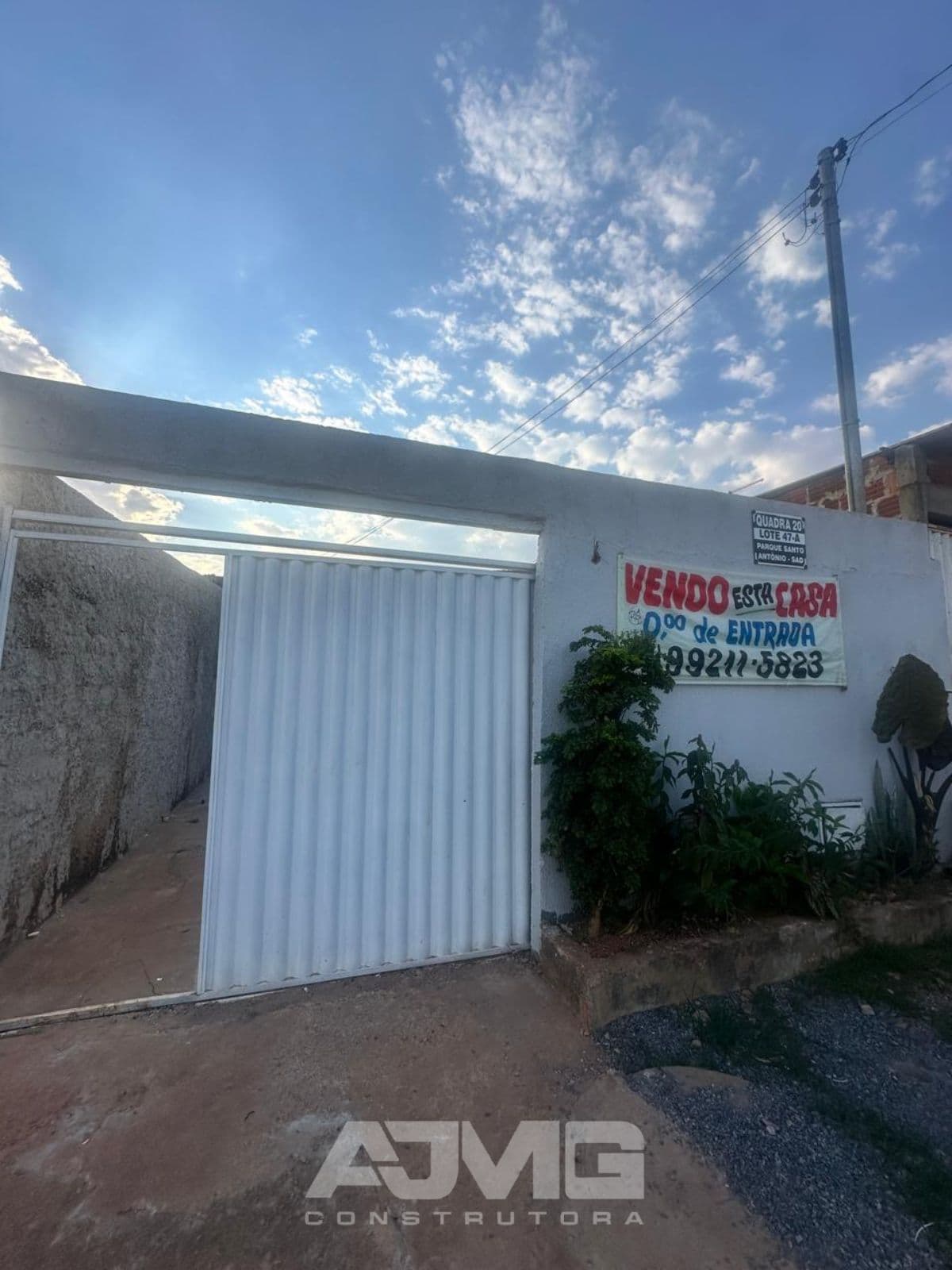 Casa com 2 quartos e garagem