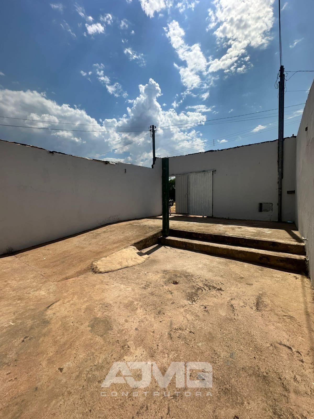 Casa com garagem grande e quintal - Foto 3