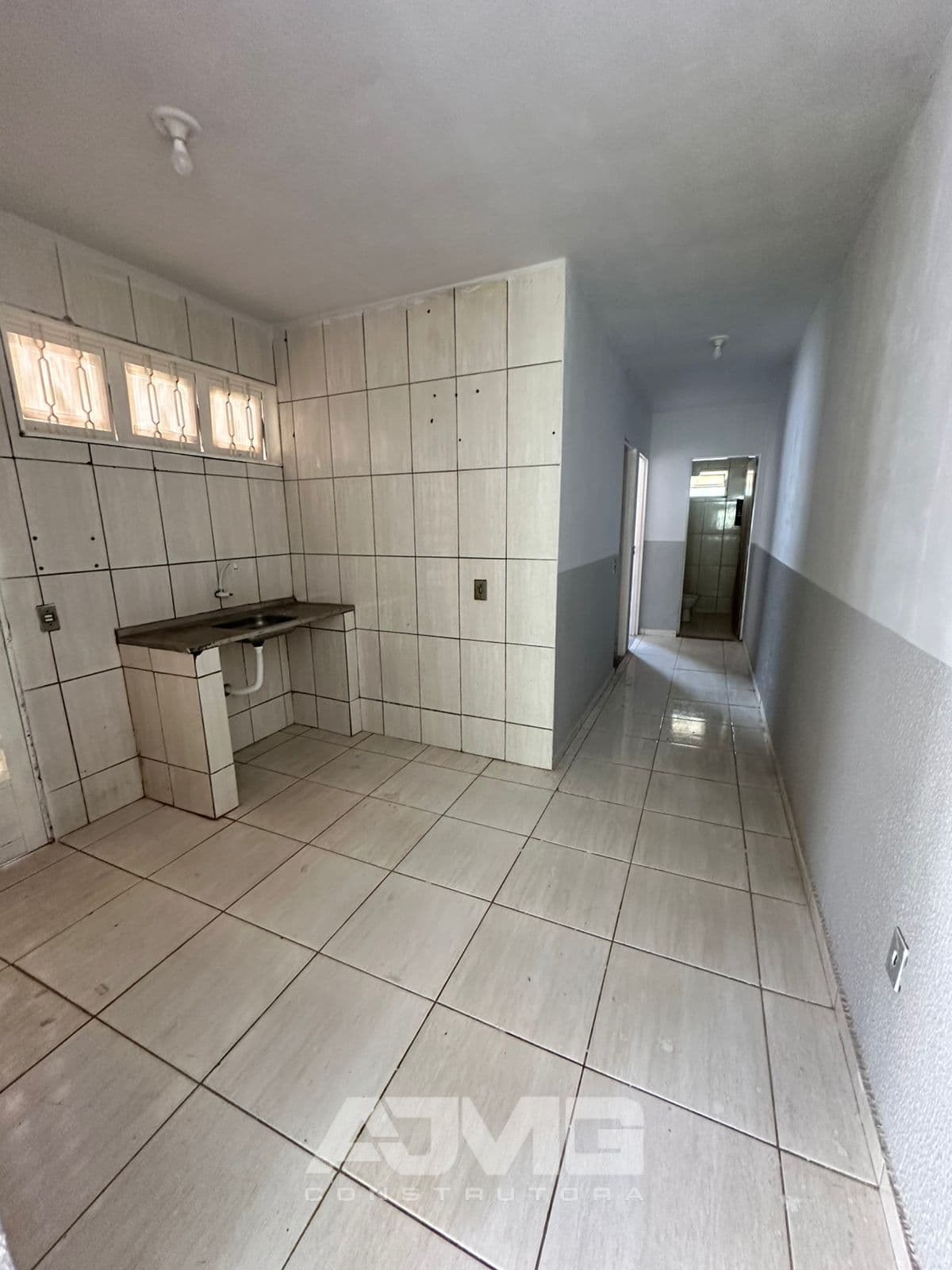 Casa com garagem grande e quintal - Foto 5