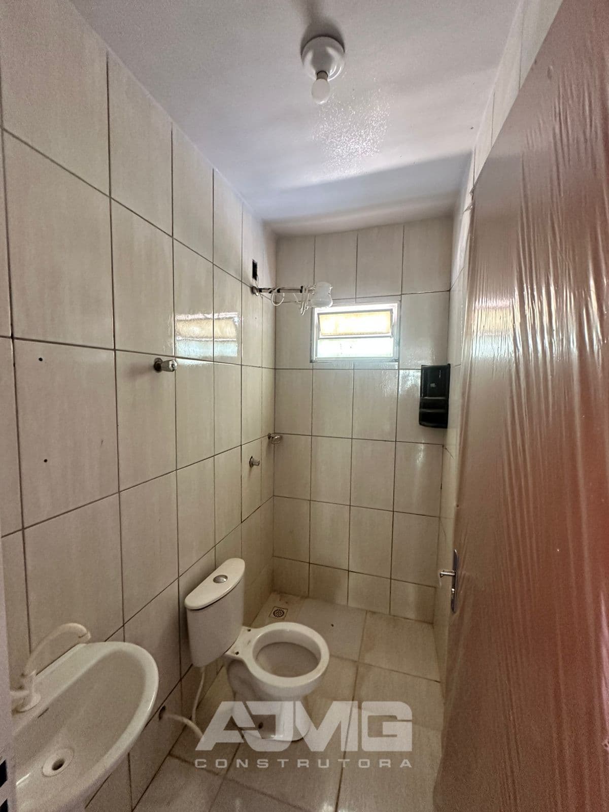 Casa com garagem grande e quintal - Foto 8