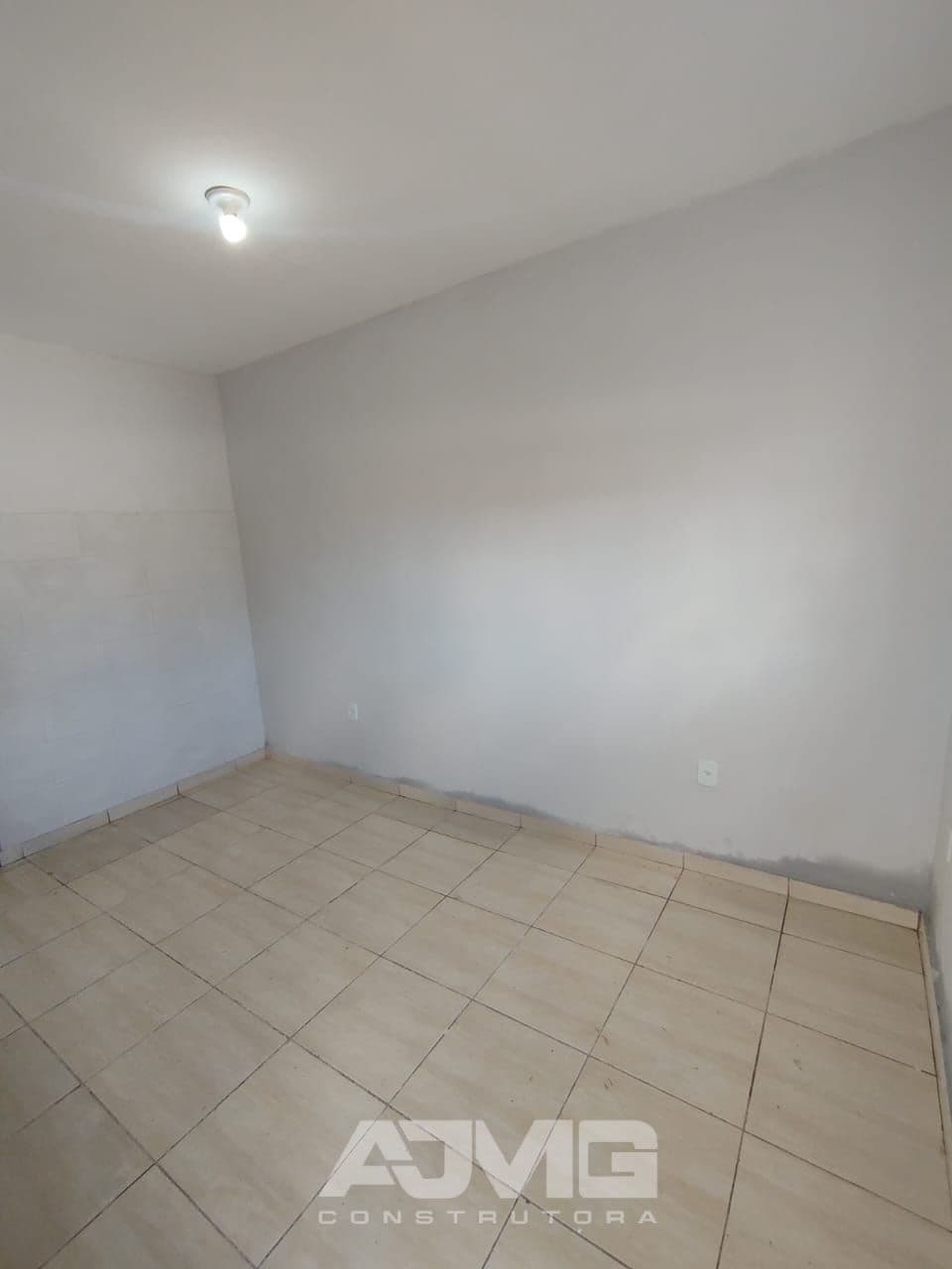 Casa com garagem, quartos amplos e quintal - Foto 7