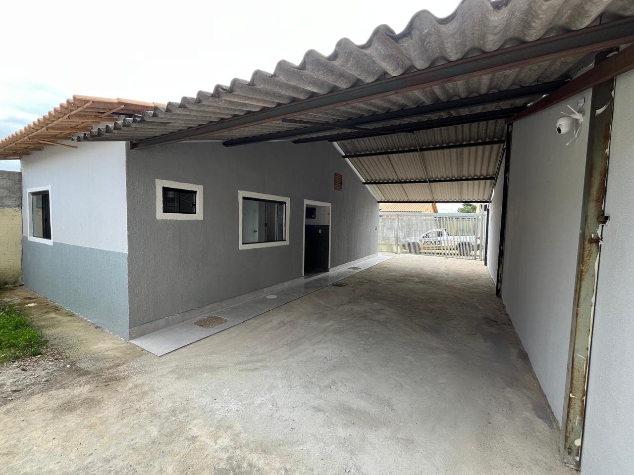 Casa com grande garagem e quintal em Luziânia - Foto 2